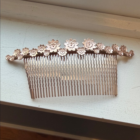 Anthropologie Accessories - Anthropologie Rose Gold Floral Hair Comb